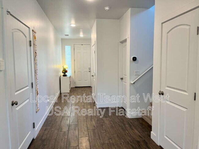 Foto del edificio - 2705 W Windtree Dr