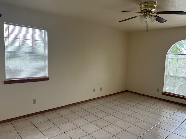 Foto del edificio - 1000 Wild Rose Ln
