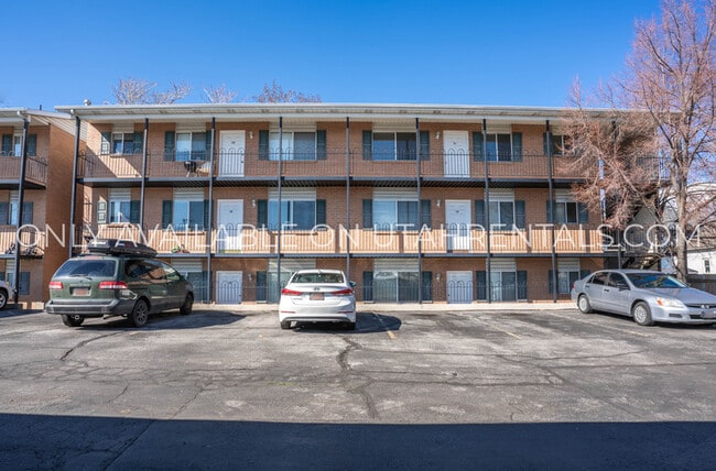 Building Photo - 166 N 400 W St