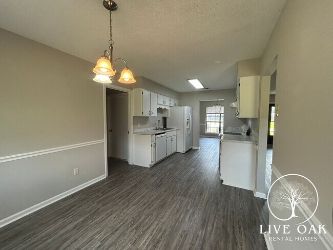 Foto del edificio - MOVE IN SPECIAL: $500 OFF 1ST FULL MONTH'S RENT!**