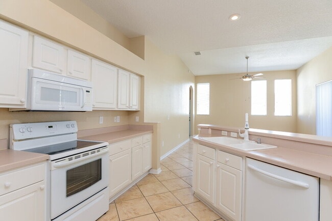 Building Photo - 6910 Cohasset Cir