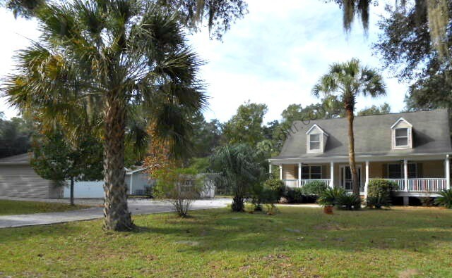 Building Photo - Three Bedroom Lowcountry-Style Home on 1 A...