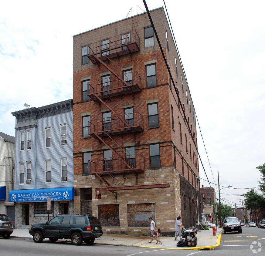 Foto del edificio - 700 New York Ave
