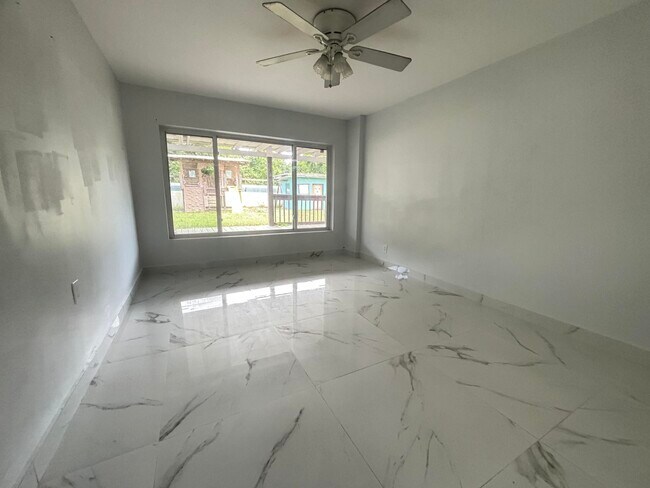 Foto del edificio - 324 SE Tressler Dr
