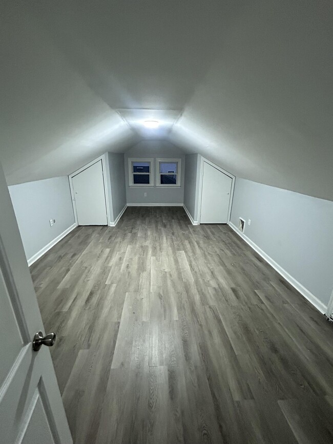 Building Photo - 1400 Beaumont Ave