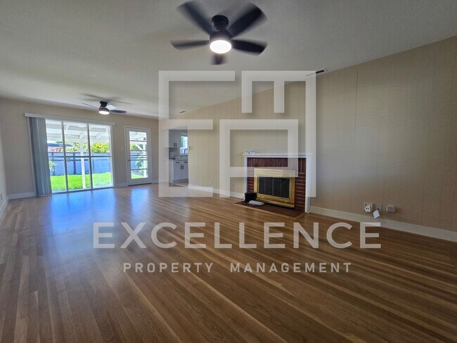 Foto del edificio - Freshly Updated, New Kitchen, Refinished R...