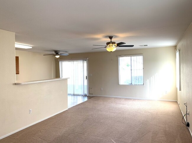Building Photo - Charming, Stylish, & Affordable Single Sto...