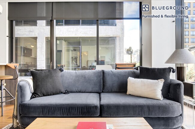 Building Photo - 676 North LaSalle Drive-GO FL3-ID440