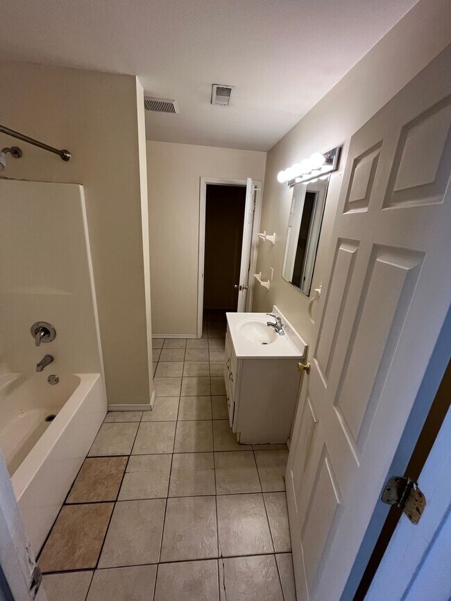 Building Photo - Cute 2bd/1bath