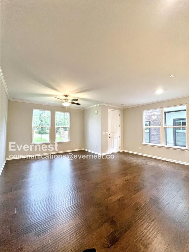 Foto del edificio - 533 Moore Ave