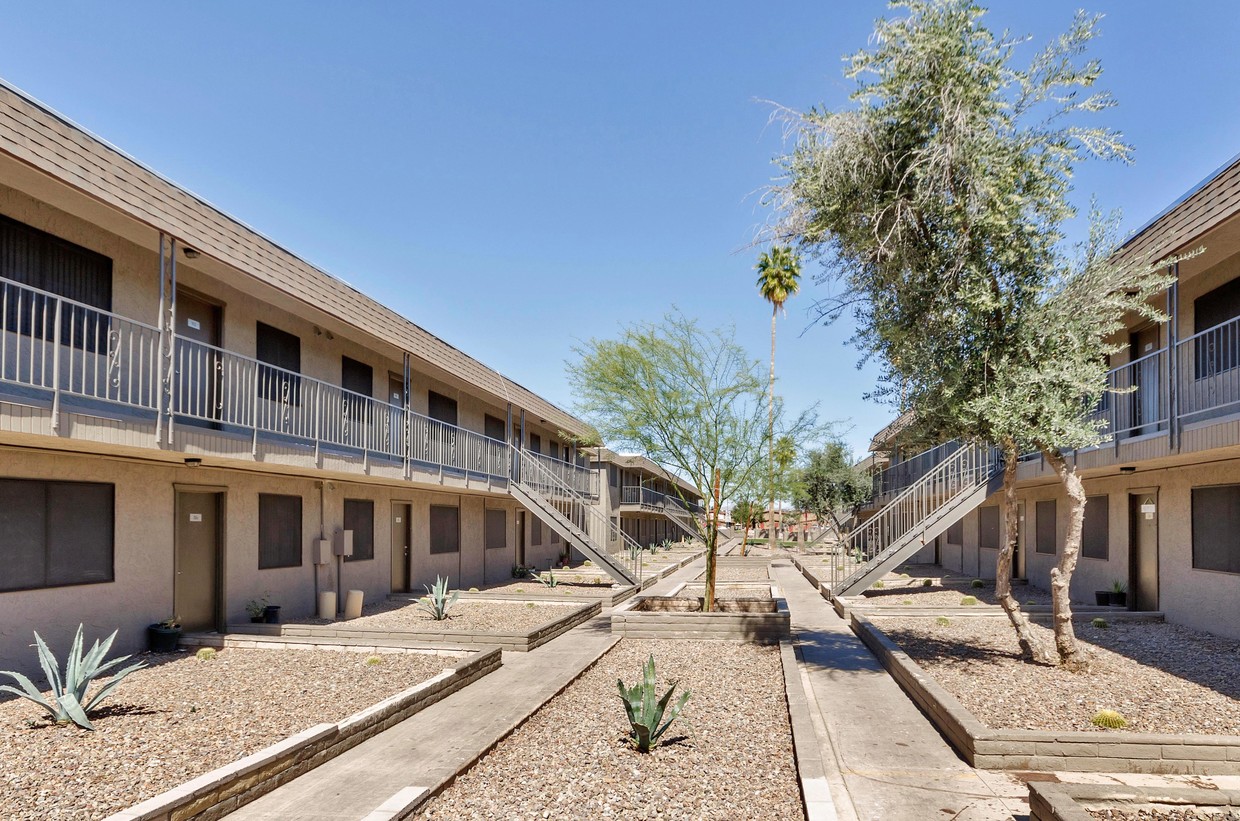 Primary Photo - Serrano Gardens