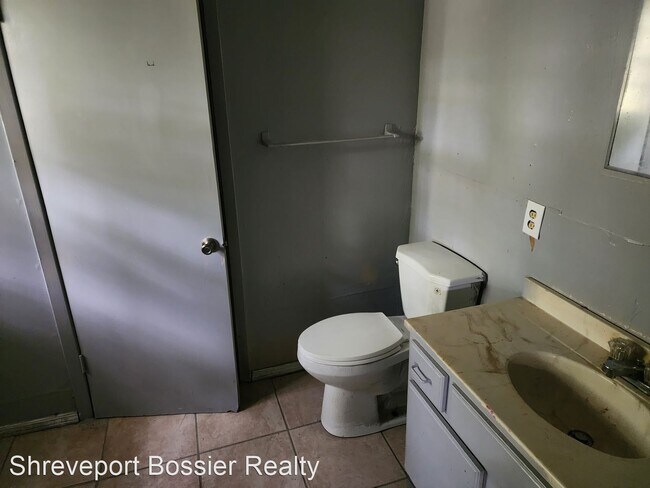 Building Photo - 4 br, 1.5 bath House - 3511 Sumner St