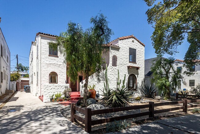 Building Photo - Beautifully Restored 3BR Miracle Mile Duplex | 1,725 SF | Near Metro D Line
