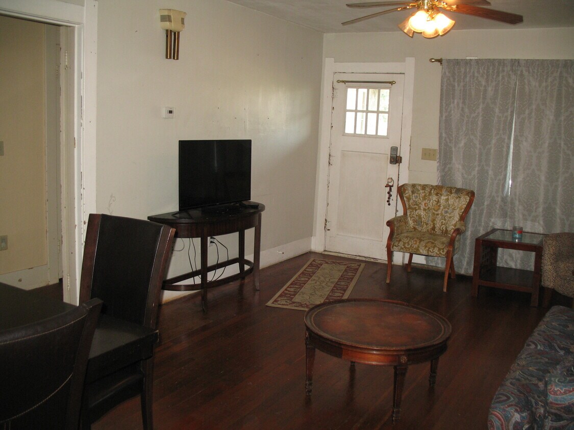 Primary Photo - 1315 S Boxelder St