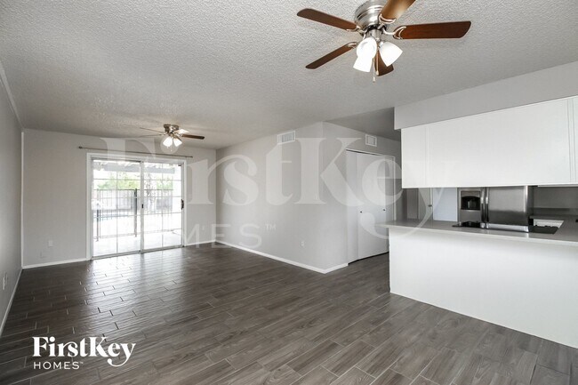 Foto del edificio - 5909 S Palm Dr