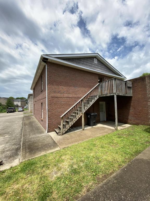 Building Photo - 409 Sara Leigh Dr