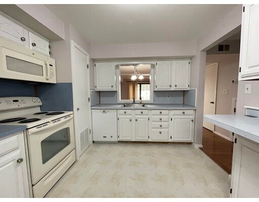 Building Photo - 407 Windsor Dr N
