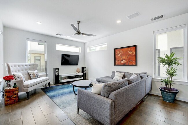 Foto del edificio - South Austin 3x3.5 Townhome @Bluebonnet Lane