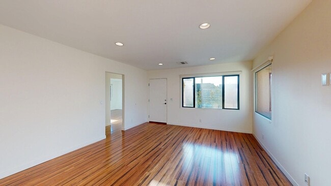 Building Photo - Beautiful 3BR/3BTH Spanish-Style Home in B...
