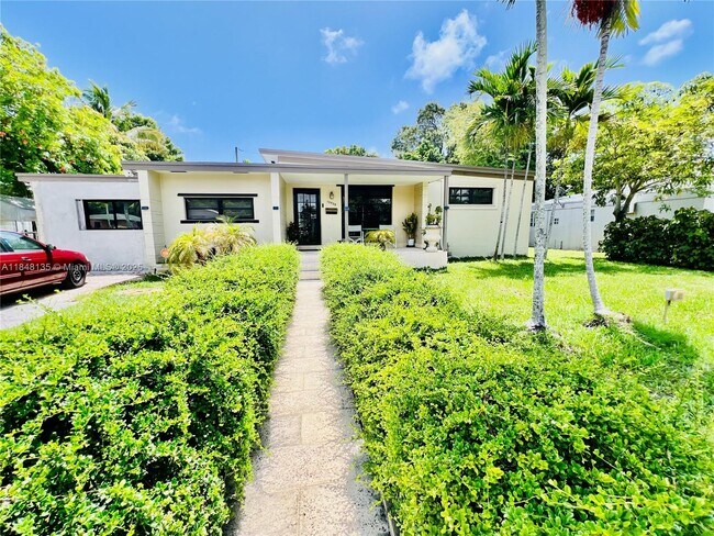 Foto del edificio - 13935 NE 16th Ct