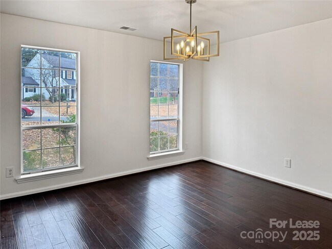 Foto del edificio - 8509 Golf Ridge Dr