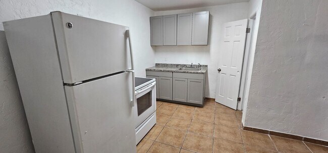 Building Photo - 5937 Taft St