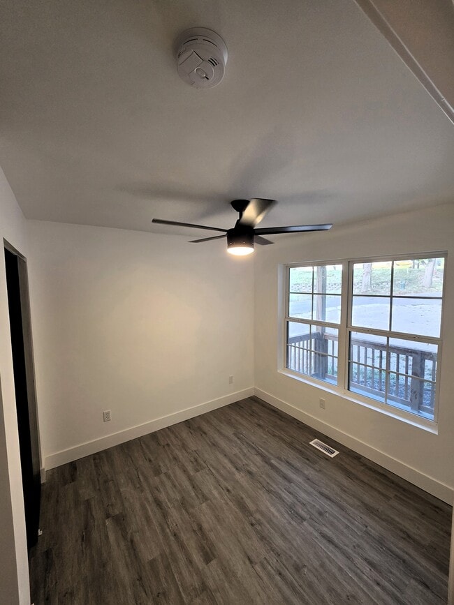 Building Photo - 12 New Sugar Creek Rd