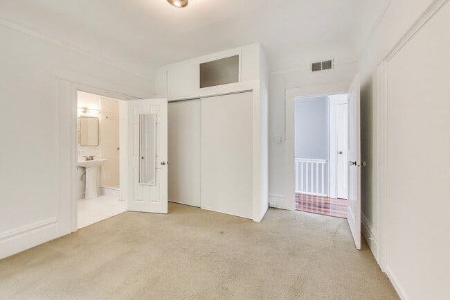 Building Photo - Rare Telegraph Hill Rental – Spacious 3BD/...