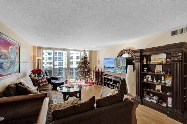 Building Photo - 3140 S Ocean Dr