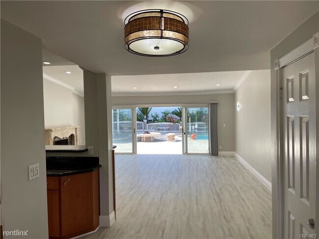 Building Photo - 6 br, 3 bath House - 24204 Calvert St