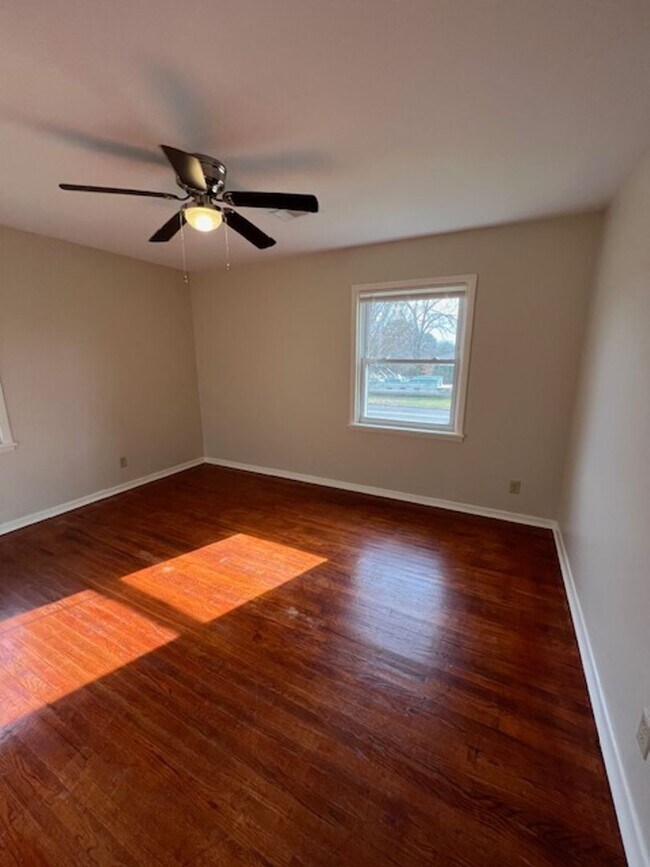 Foto del edificio - 810 Woodlawn Ave