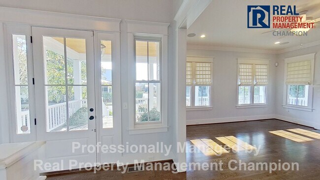 Building Photo - Exquisite Executive Home in Autumn Hall