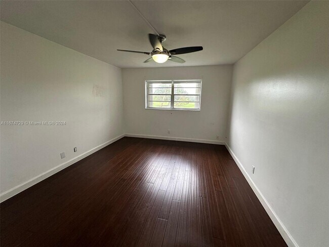 Foto del edificio - 5100 SW 90th Ave