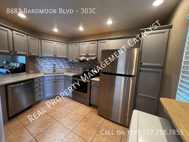 Foto del edificio - 8681 Bardmoor Blvd