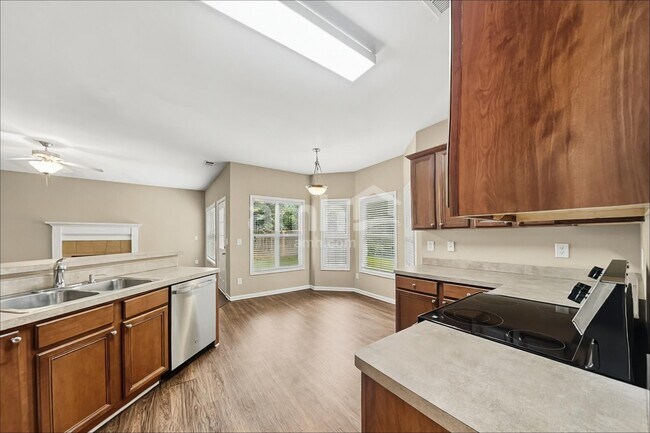 Foto del edificio - 492 Winter Haven Ln