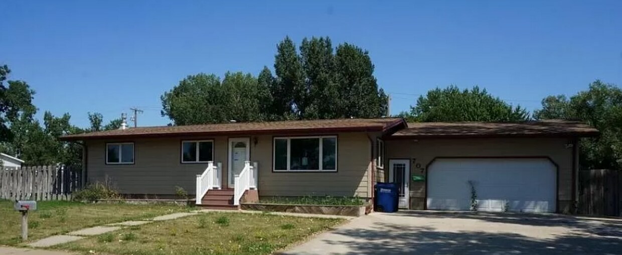 Primary Photo - 707 S Main Ave