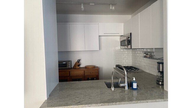 Foto del edificio - 150-156 W 56th St