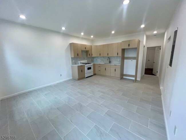 Building Photo - 40 Speedwell Ave