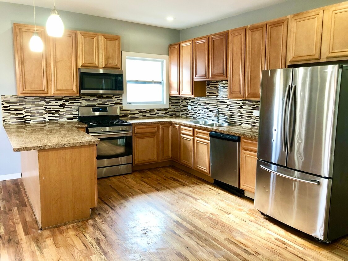 Primary Photo - 9622 S Prospect Ave