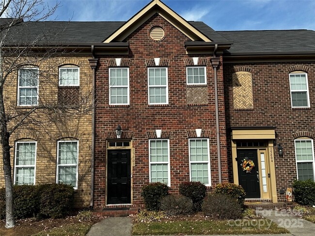 Foto del edificio - 15808 Sharon Dale Dr