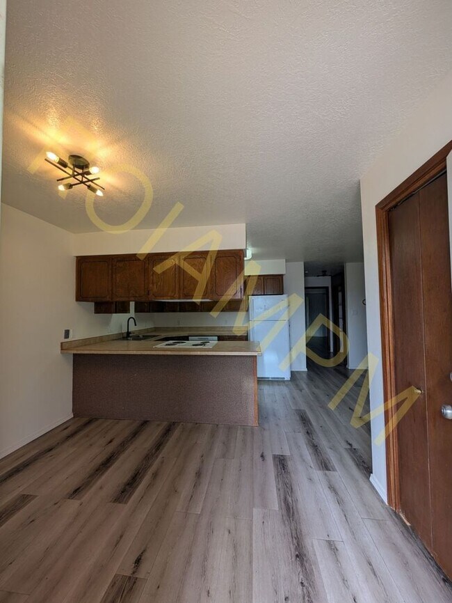 Foto del edificio - 143 Robbins Ave