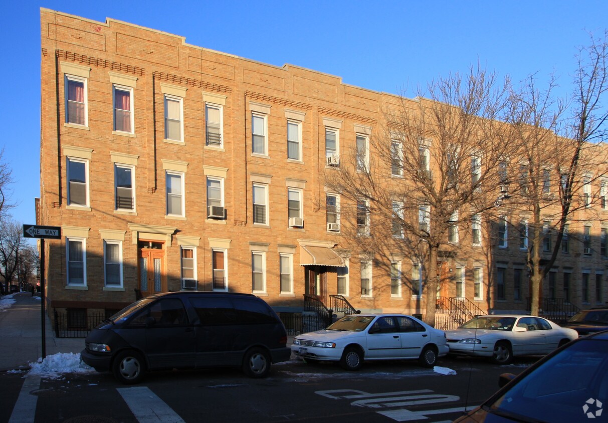 7044 66th St, Glendale, NY 11385 Apartments in Glendale, NY