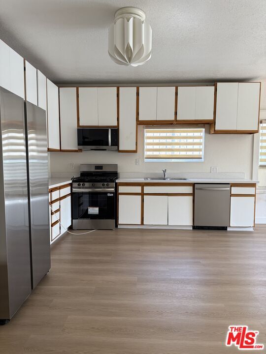 Foto del edificio - 832 S Catalina St