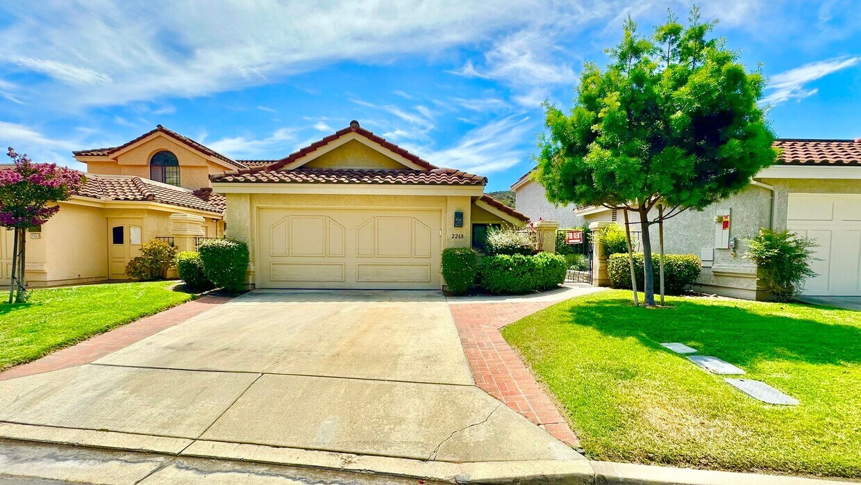 Foto principal - Beautifully Updated Single-Story Home in t...