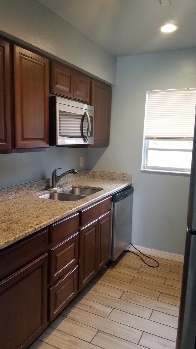 Building Photo - Bayside Villas Apartments