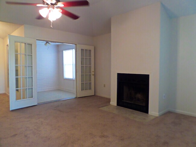 Building Photo - 3BR/2BA HOUSE IN HIGHPOINT!   HIGHLAND AT ...