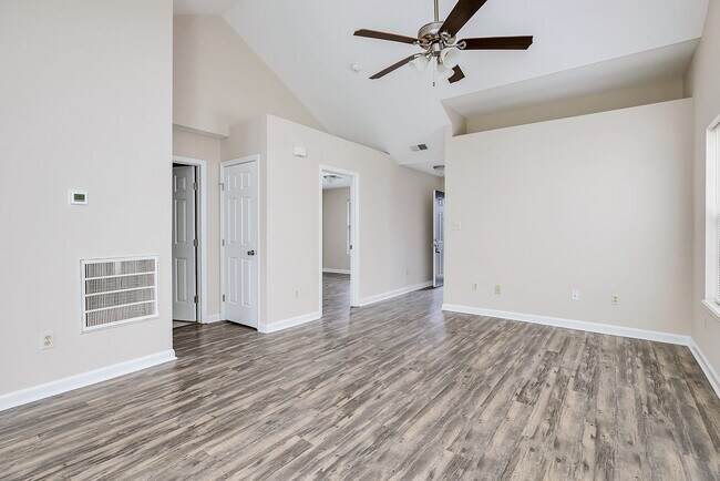 Building Photo - 132 Wood Glen Way