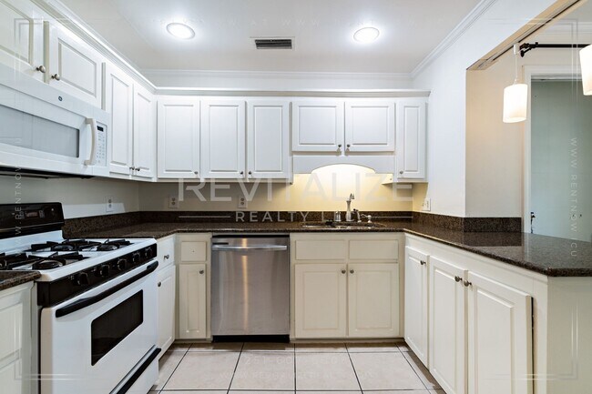 Foto del edificio - Beautiful 2 Bedroom/1 Bathroom in Springhi...