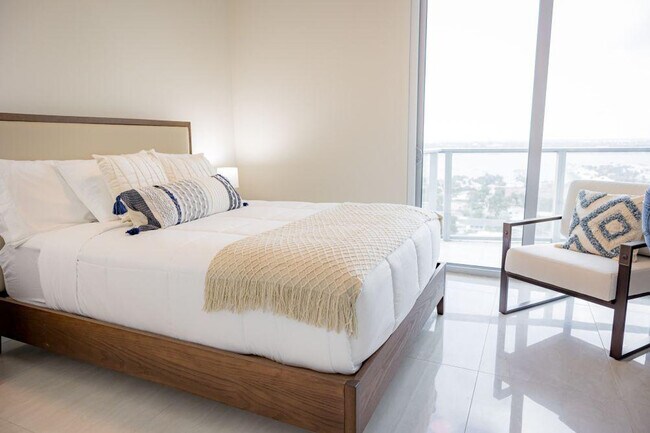 Foto del edificio - 3100 N Ocean Dr