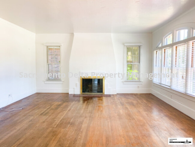 Building Photo - Spacious 3 Bedroom Curtis Park Home